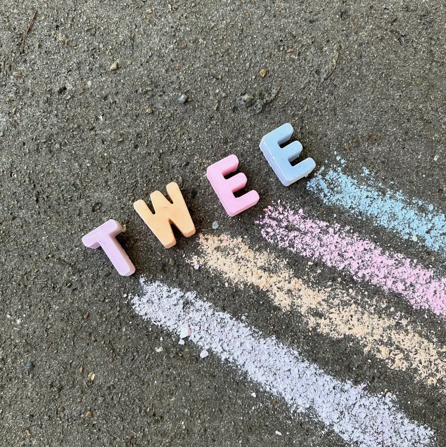 TWEE - Alphabet Chalk